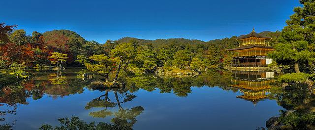 一度は訪れたい金色の世界遺産