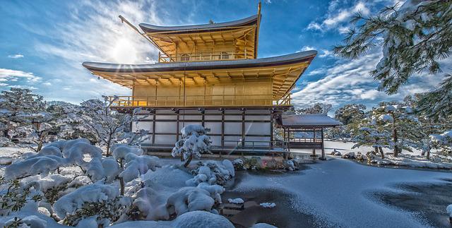 一度は訪れたい金色の世界遺産